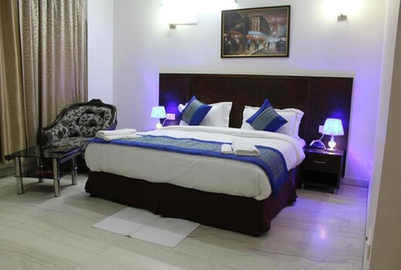 Lime Tree Hotel Sushant Lok Gurgaon Sector 29 Next To Iffco Chowk Metro Exterior foto