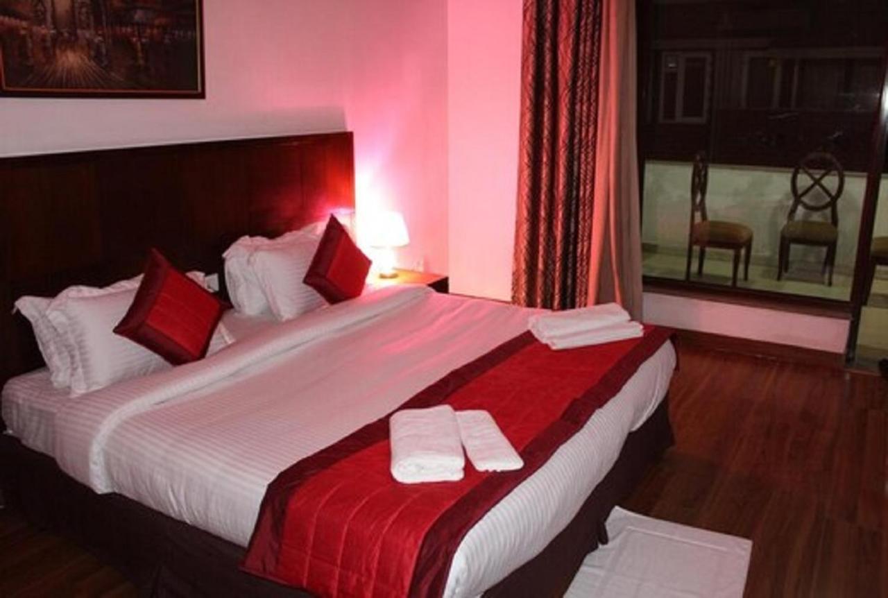 Lime Tree Hotel Sushant Lok Gurgaon Sector 29 Next To Iffco Chowk Metro Exterior foto