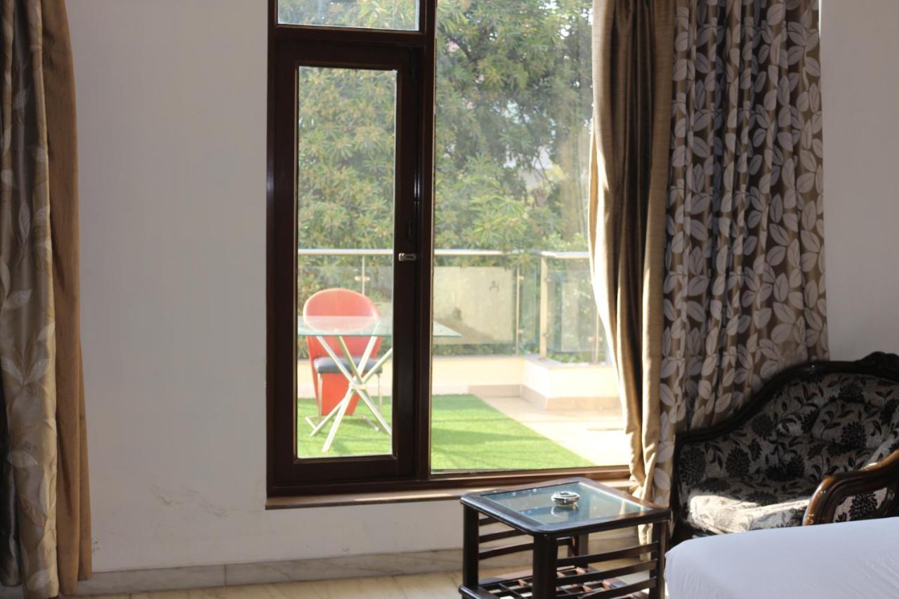 Lime Tree Hotel Sushant Lok Gurgaon Sector 29 Next To Iffco Chowk Metro Exterior foto