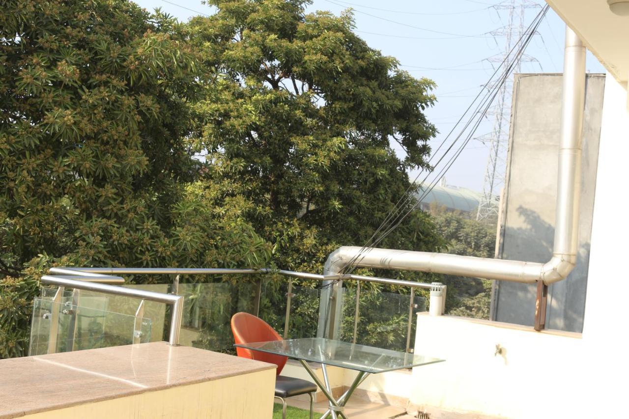 Lime Tree Hotel Sushant Lok Gurgaon Sector 29 Next To Iffco Chowk Metro Exterior foto